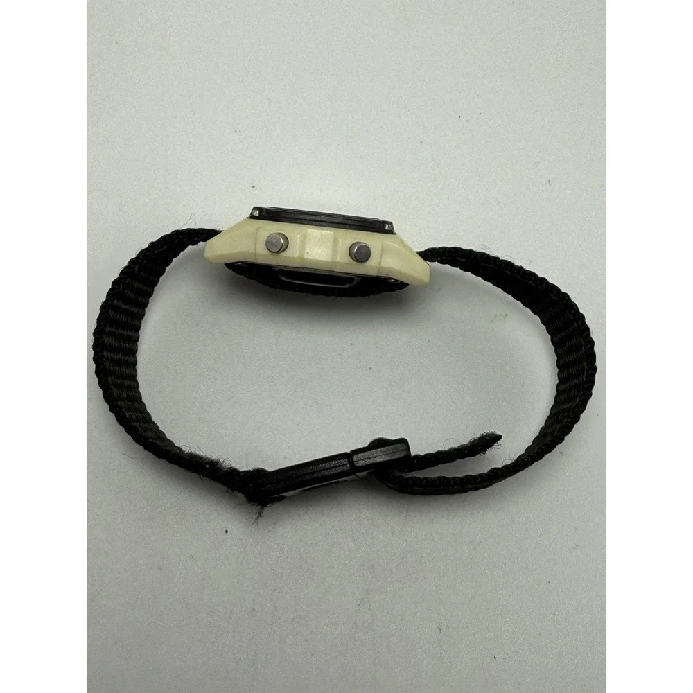 Freestyle Shark Vintage Ladies Watch New Battery 29MM 7